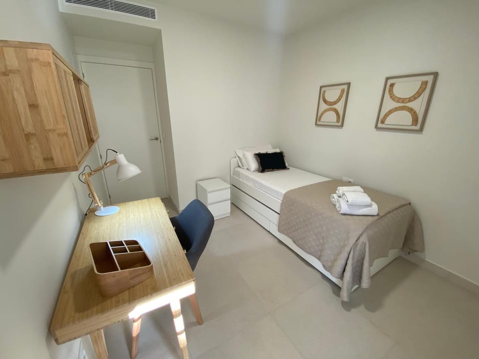 Bed, Photo of the whole room, Bedroom, air conditioner