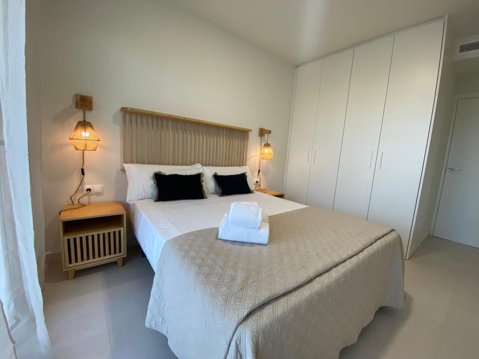 Bed, Photo of the whole room, Bedroom, wardrobe