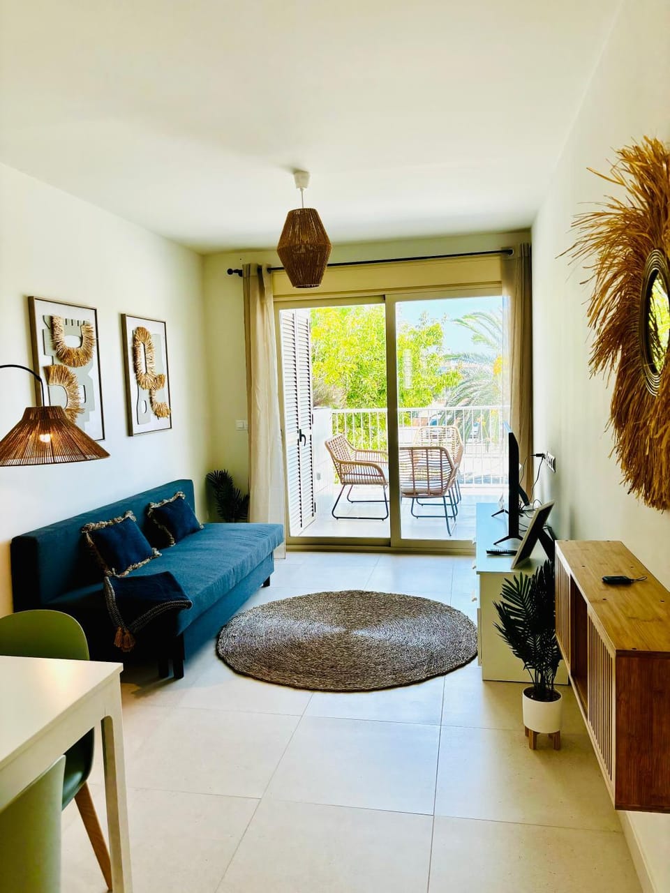 Communal lounge/ TV room, Balcony/Terrace, Living room, Seating area