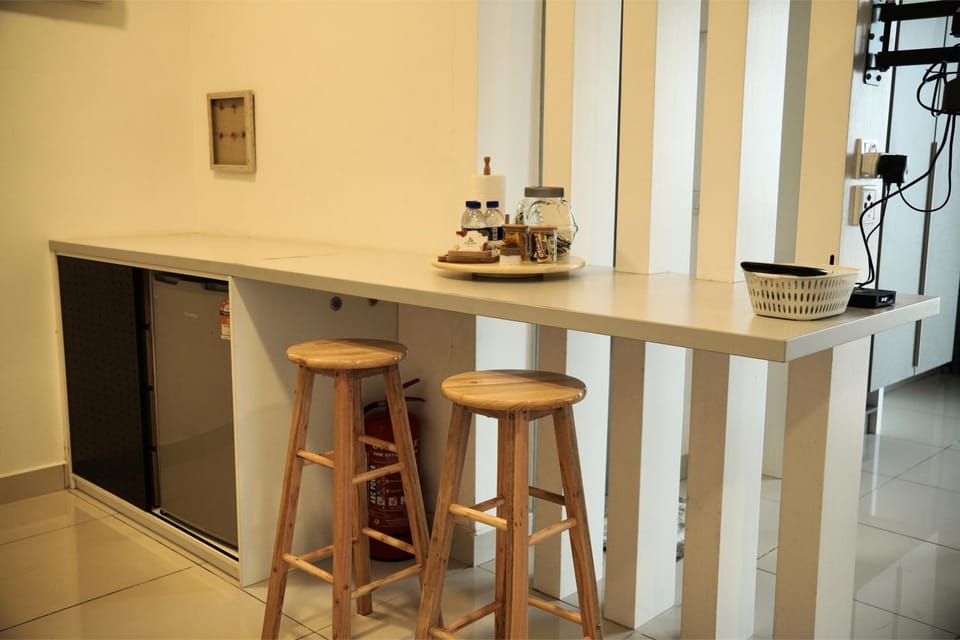 Coffee/tea facilities, Dining area, minibar