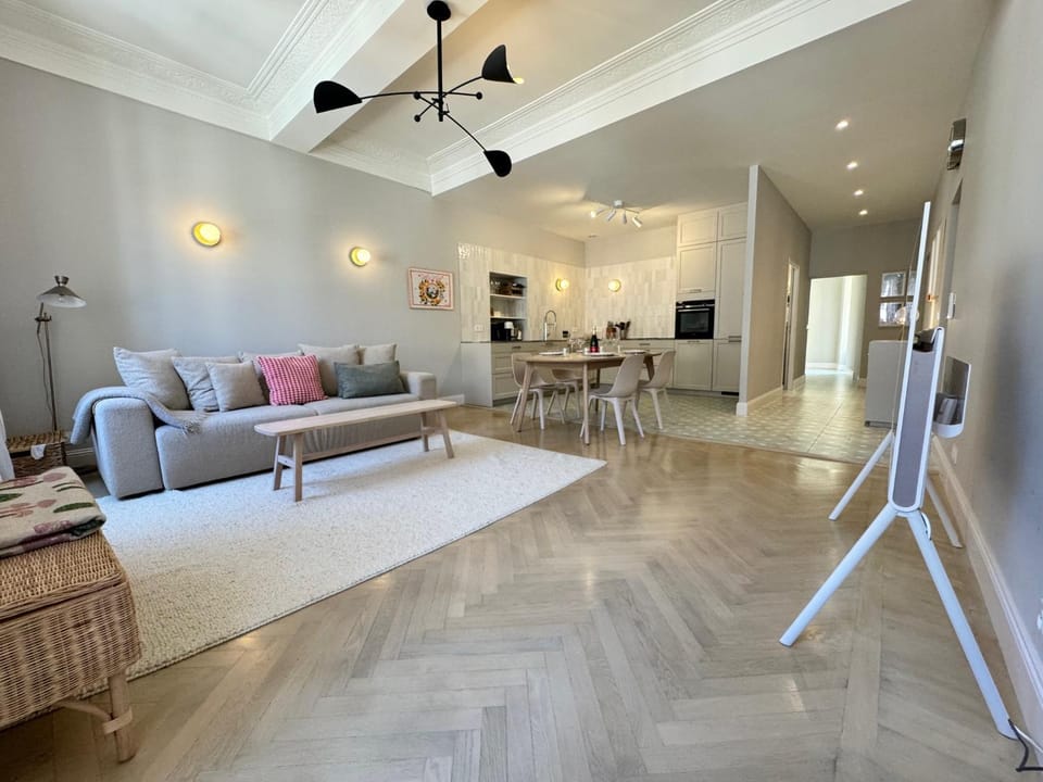 Communal lounge/ TV room, Living room