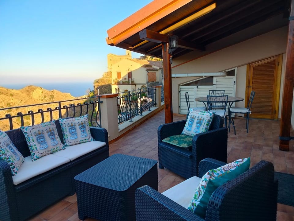 View (from property/room), Balcony/Terrace, Mountain view, Sea view