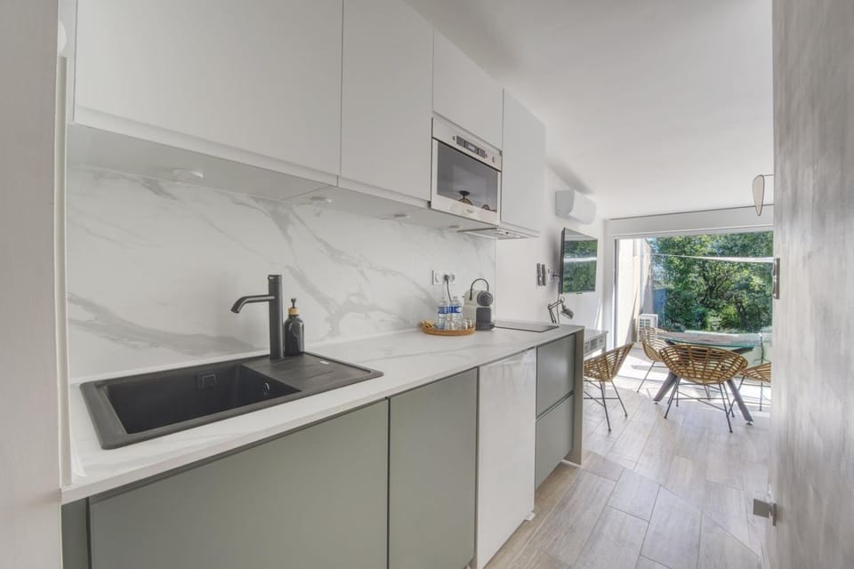 Kitchen or kitchenette