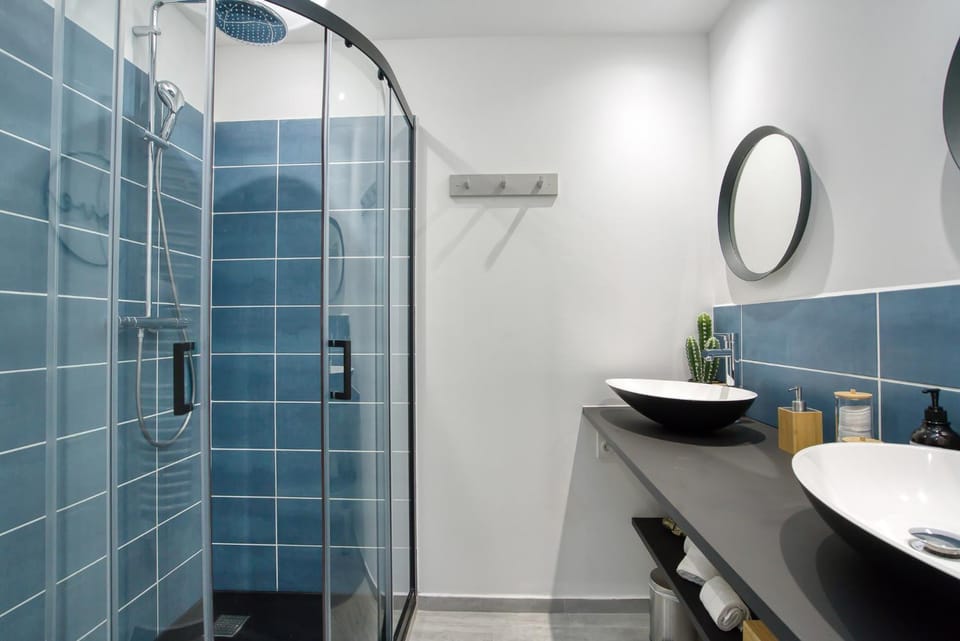 Shower, Bathroom, towels