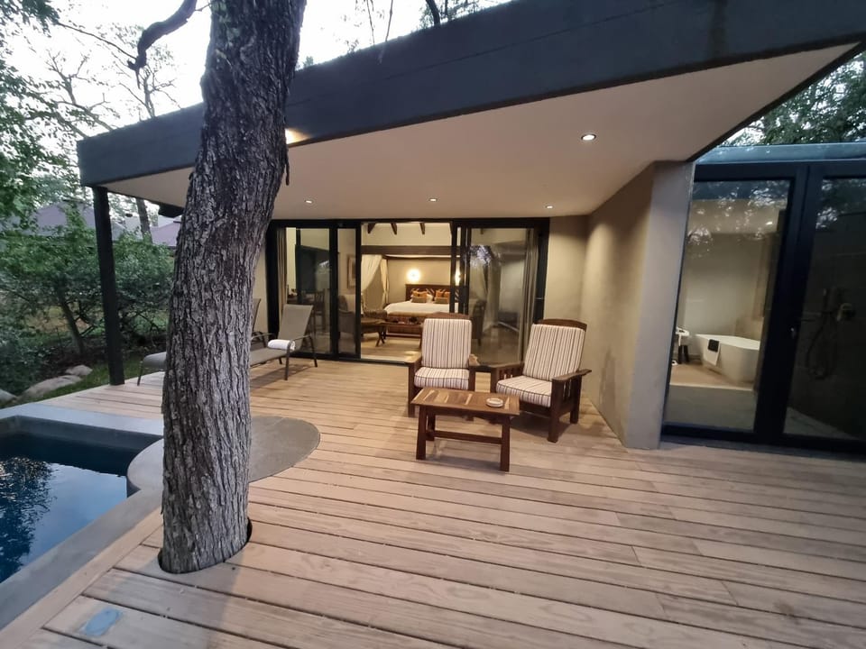 Patio, View (from property/room), Seating area, Swimming pool, sunbed