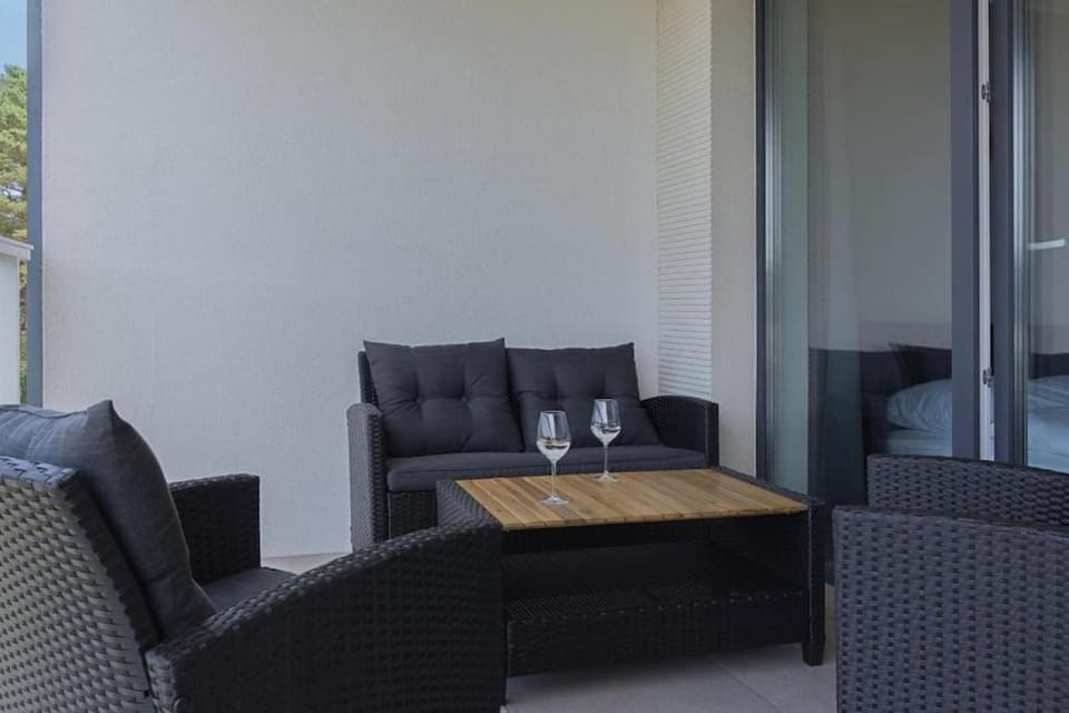 Patio, Living room, Seating area, Dining area