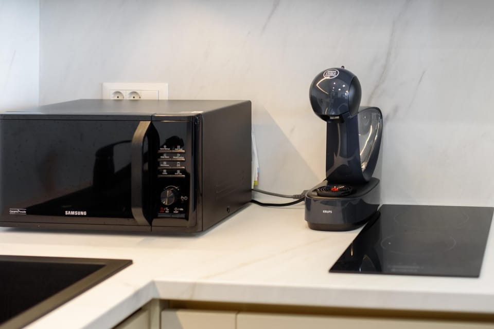 Coffee/tea facilities, Kitchen or kitchenette, microwave, stove