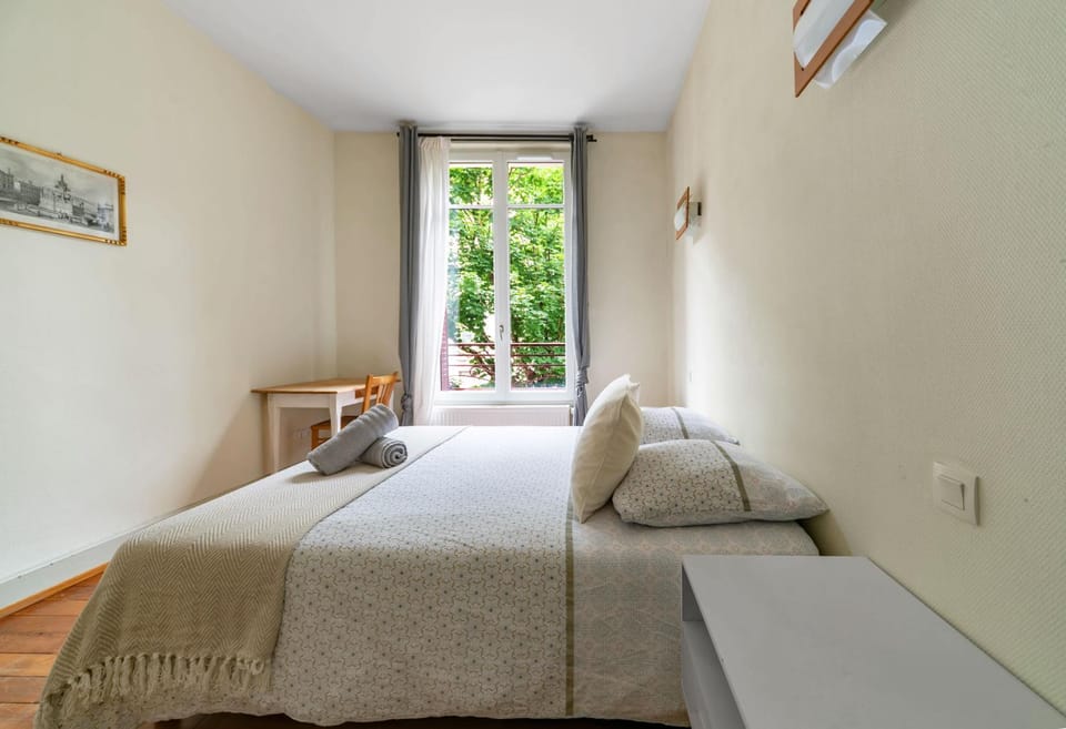 Bed, Photo of the whole room, Bedroom