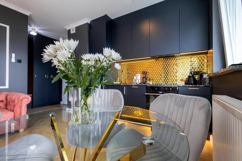 Kitchen or kitchenette, Living room, Seating area, Dining area, pet friendly, stove