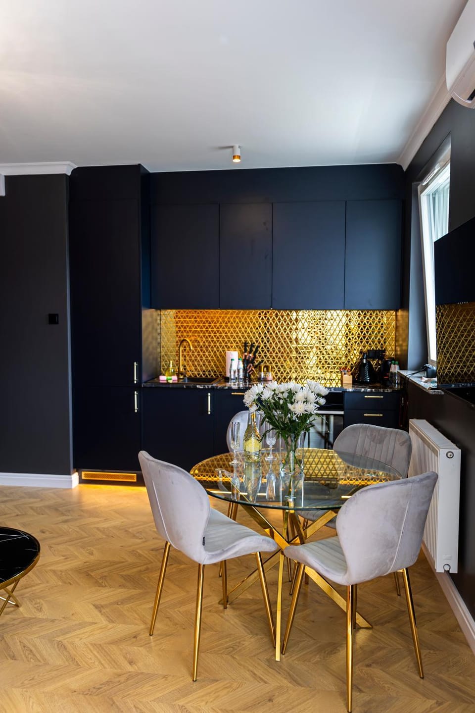 Coffee/tea facilities, Kitchen or kitchenette, Living room, Seating area, Dining area, pet friendly