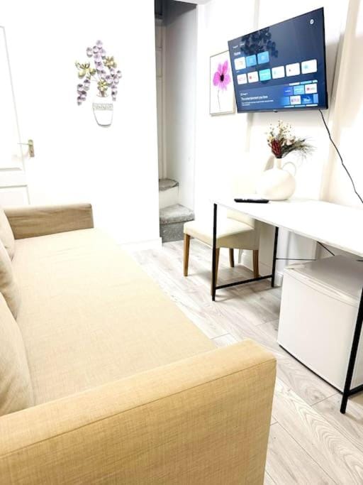 L2 City Centre Loft with AC Apartment in Budapest