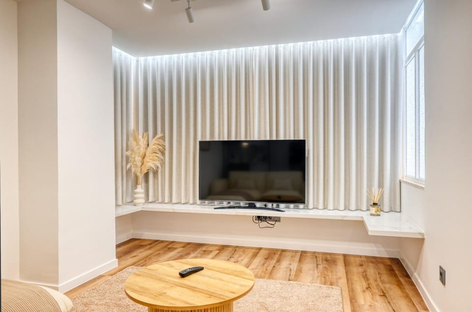 Communal lounge/ TV room, Living room