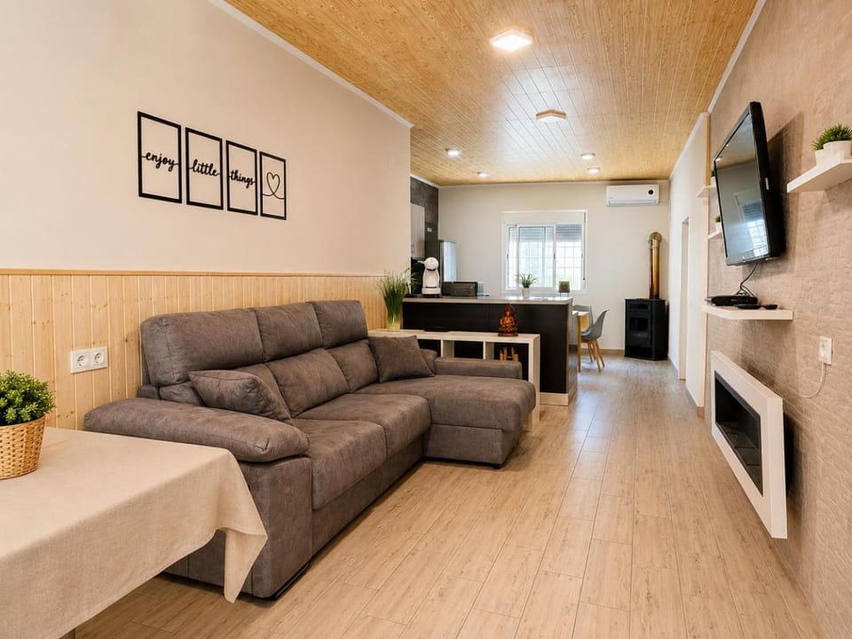 Communal lounge/ TV room, TV and multimedia, Living room