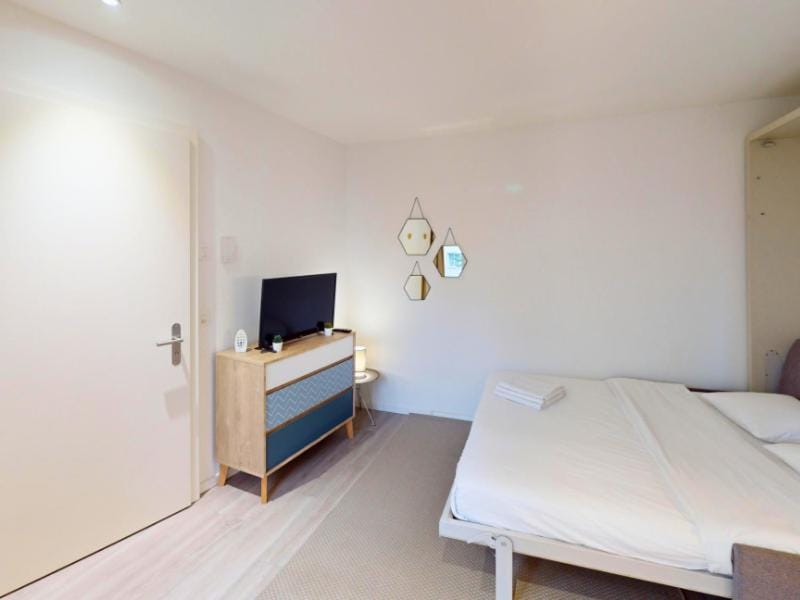 Bed, Living room, Bedroom