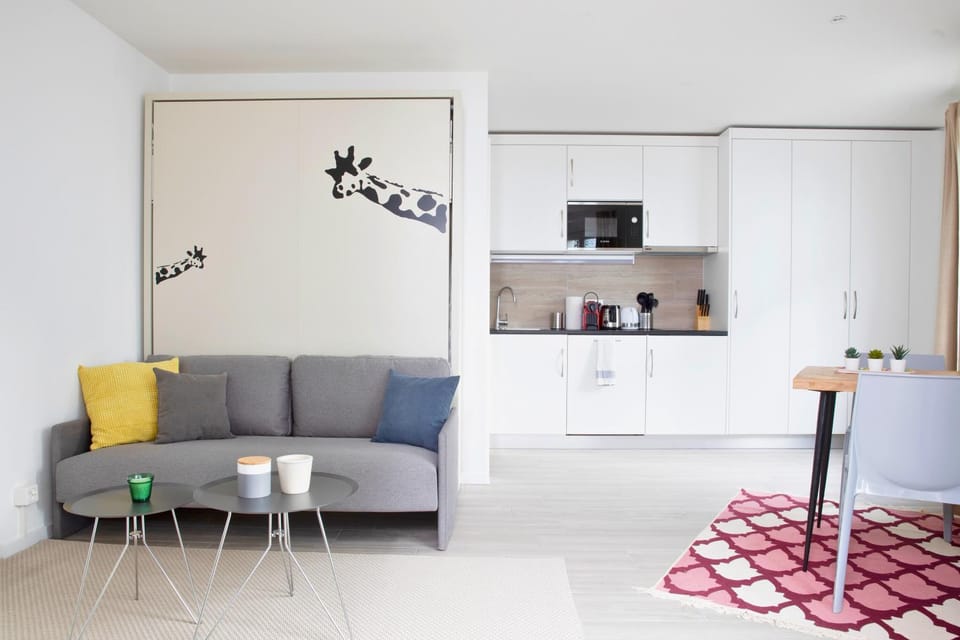 Seating area, kitchen