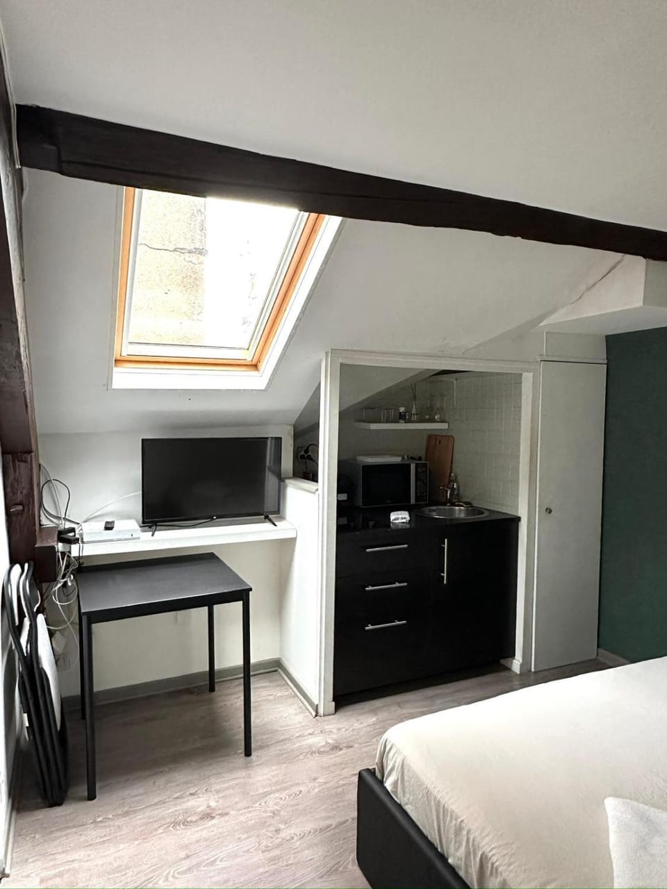 Bed, TV and multimedia, Kitchen or kitchenette, Bedroom