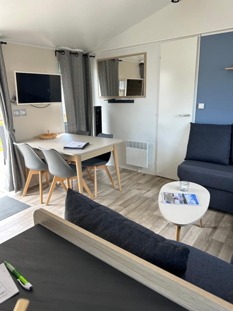 Living room, Dining area