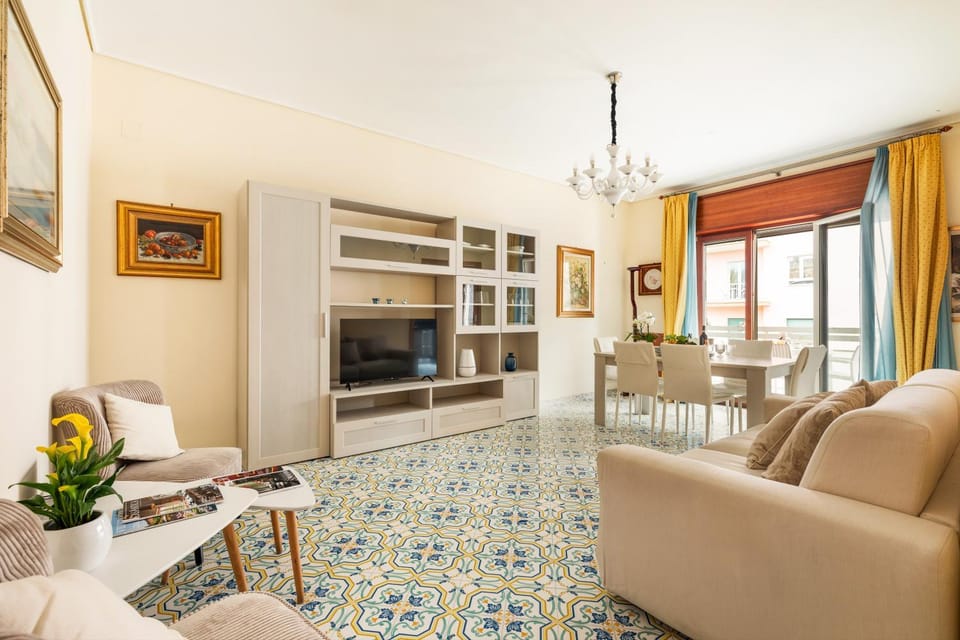 Living room, Photo of the whole room