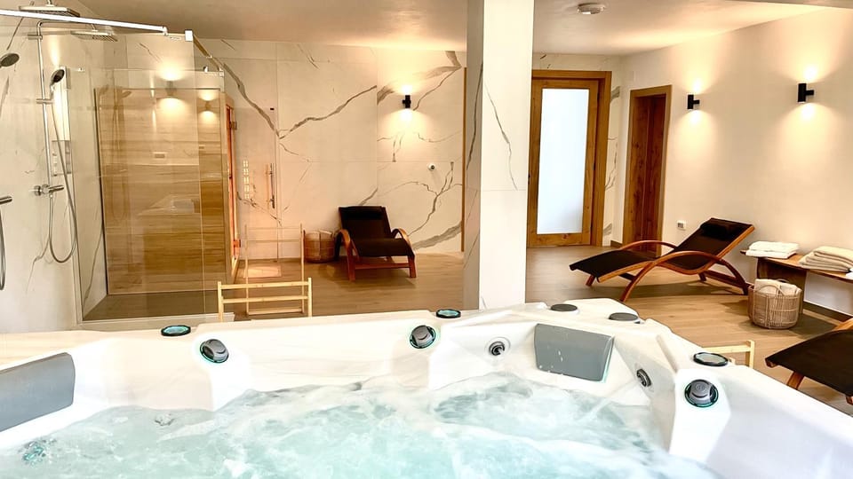 Shower, Hot Tub, Hot Tub, Bathroom, Spa and wellness centre/facilities, Spa and wellness centre/facilities, towels