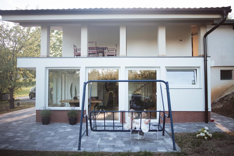 Property building, Day, Balcony/Terrace, Balcony/Terrace