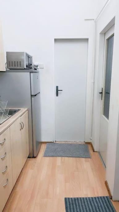 Kitchen or kitchenette, microwave, stove