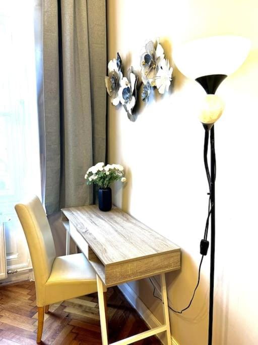 L4 City Centre Stylish Flat Apartment in Budapest