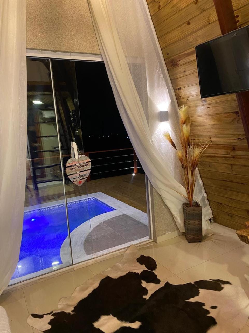 Night, Natural landscape, Hot Tub, TV and multimedia, Pool view, Swimming pool, Bath