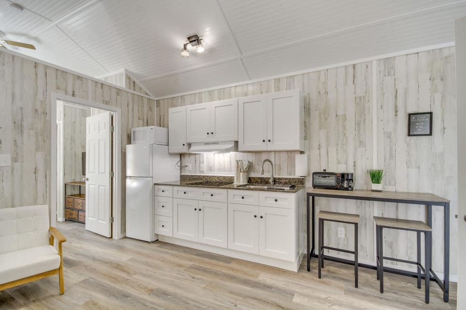 Picayune Tiny Home Rental ~ 11 Mi to Space Center! House in Mississippi