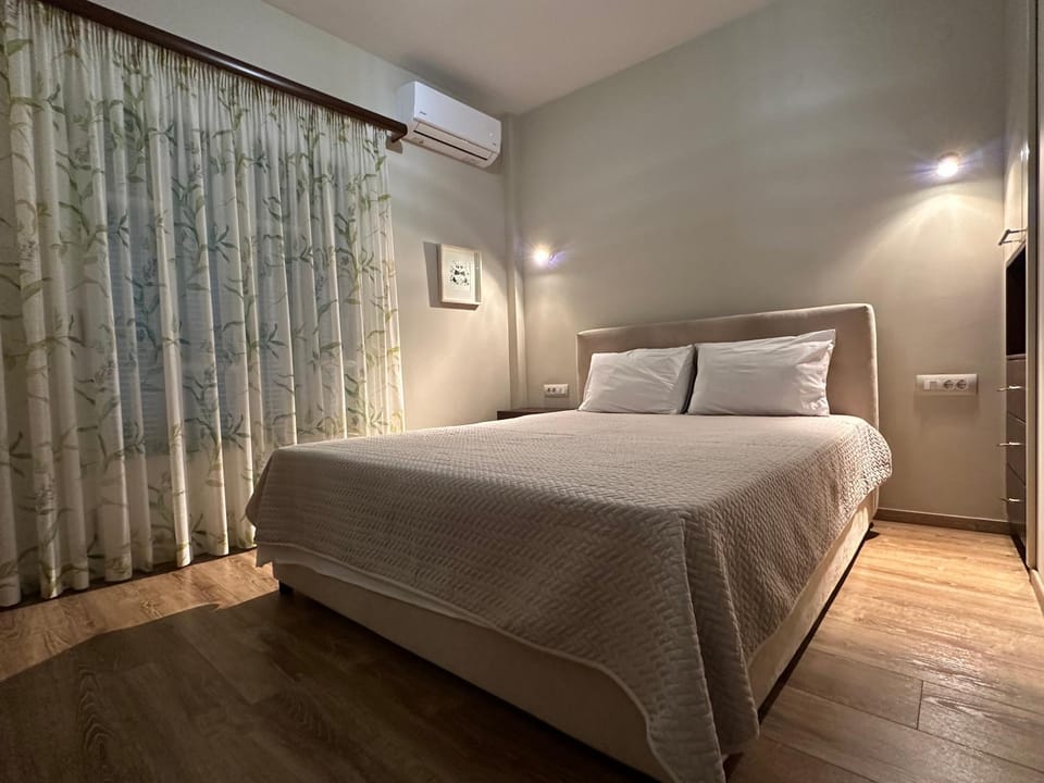 Bed, Photo of the whole room, Bedroom, air conditioner