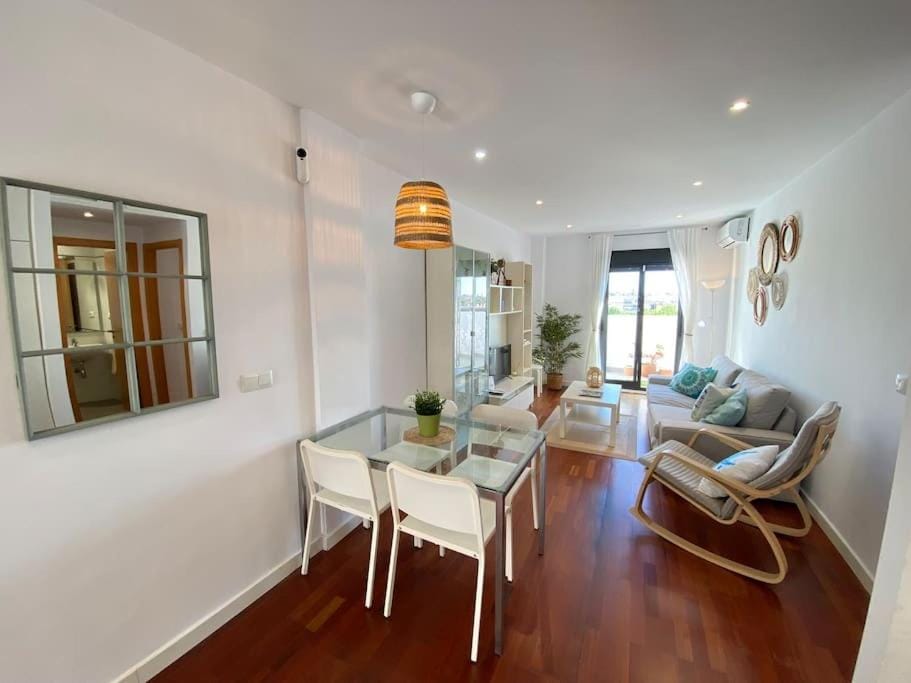 TV and multimedia, Living room, Dining area, internet, air conditioner