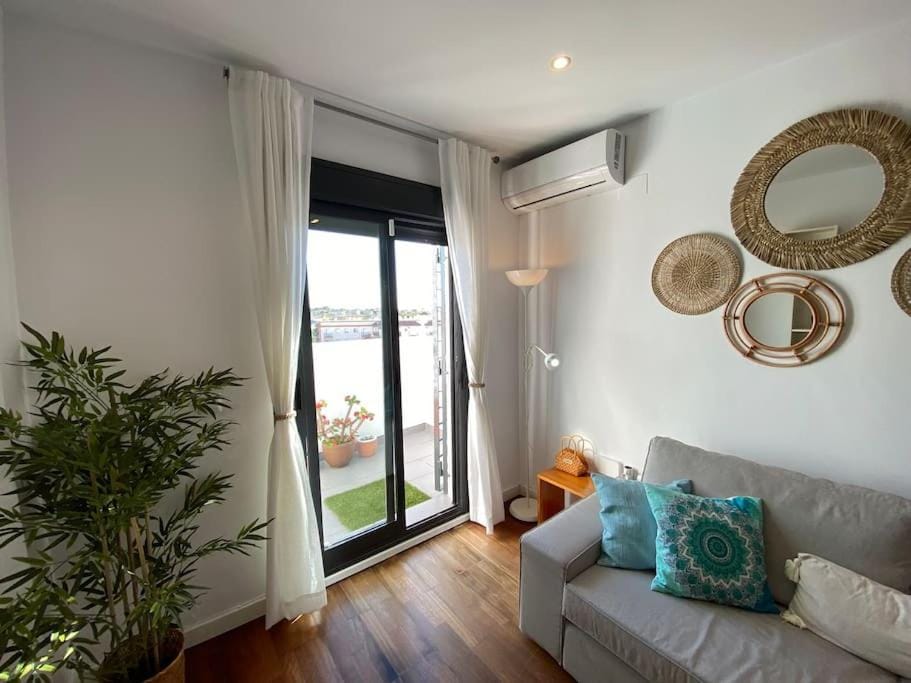 TV and multimedia, Balcony/Terrace, Living room, Seating area, air conditioner