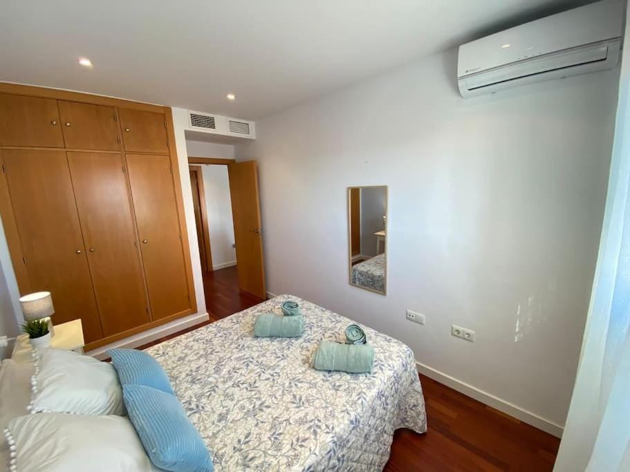 Bed, Photo of the whole room, Bedroom, towels, wardrobe, air conditioner
