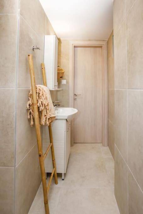 Shower, Bathroom, towels