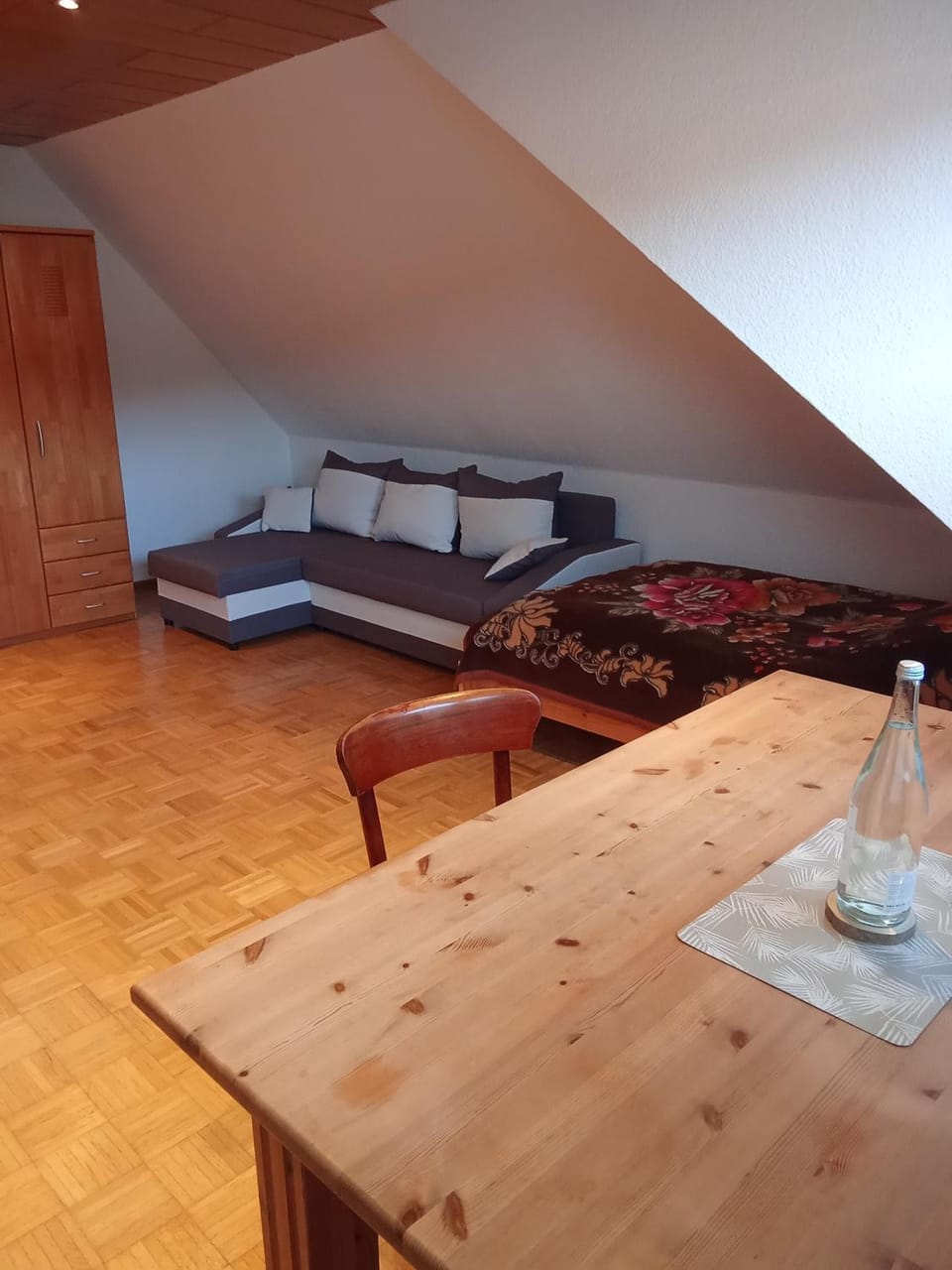 Bed, Seating area, Bedroom