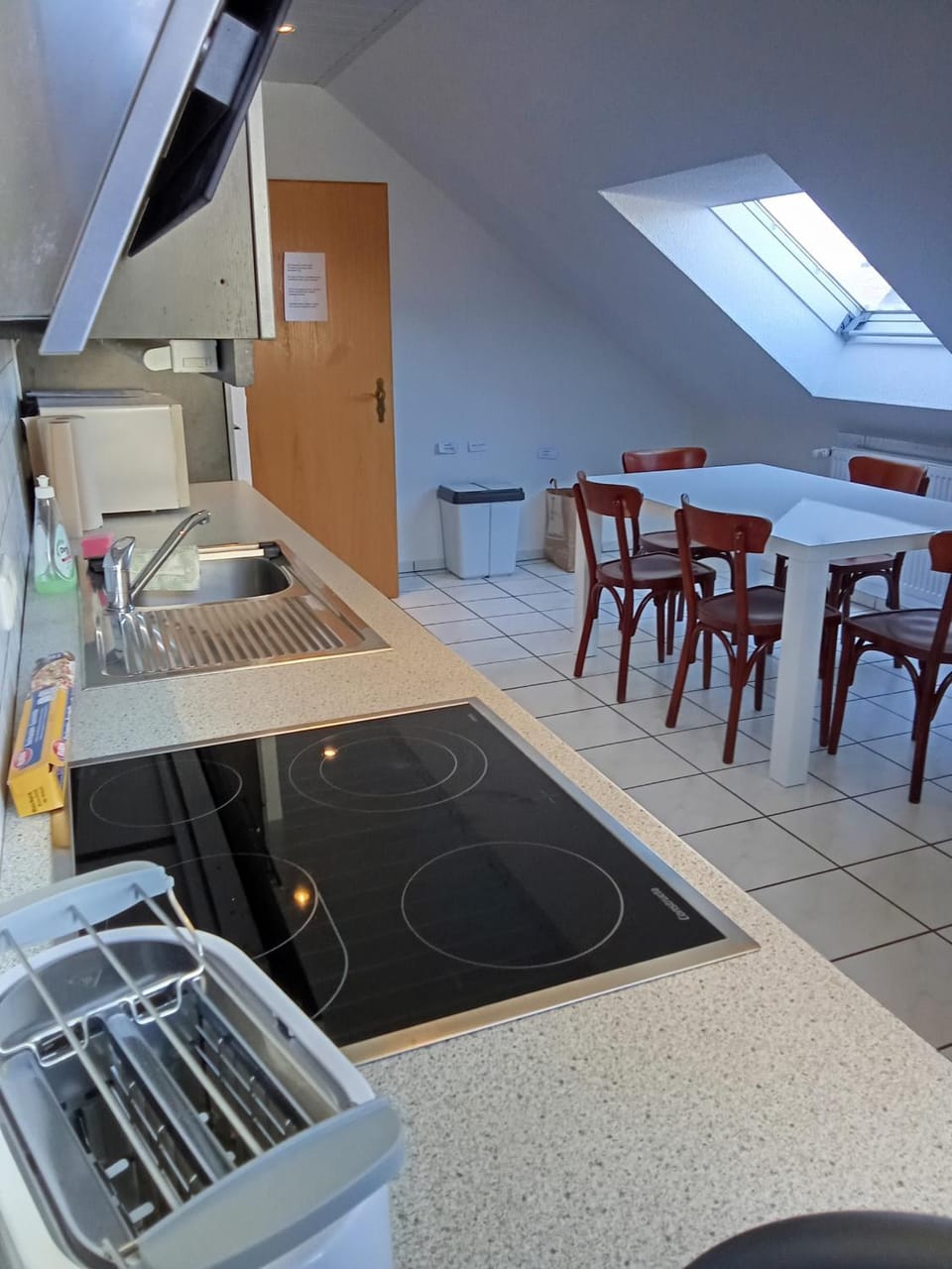 Kitchen or kitchenette, Dining area, dishwasher, stove