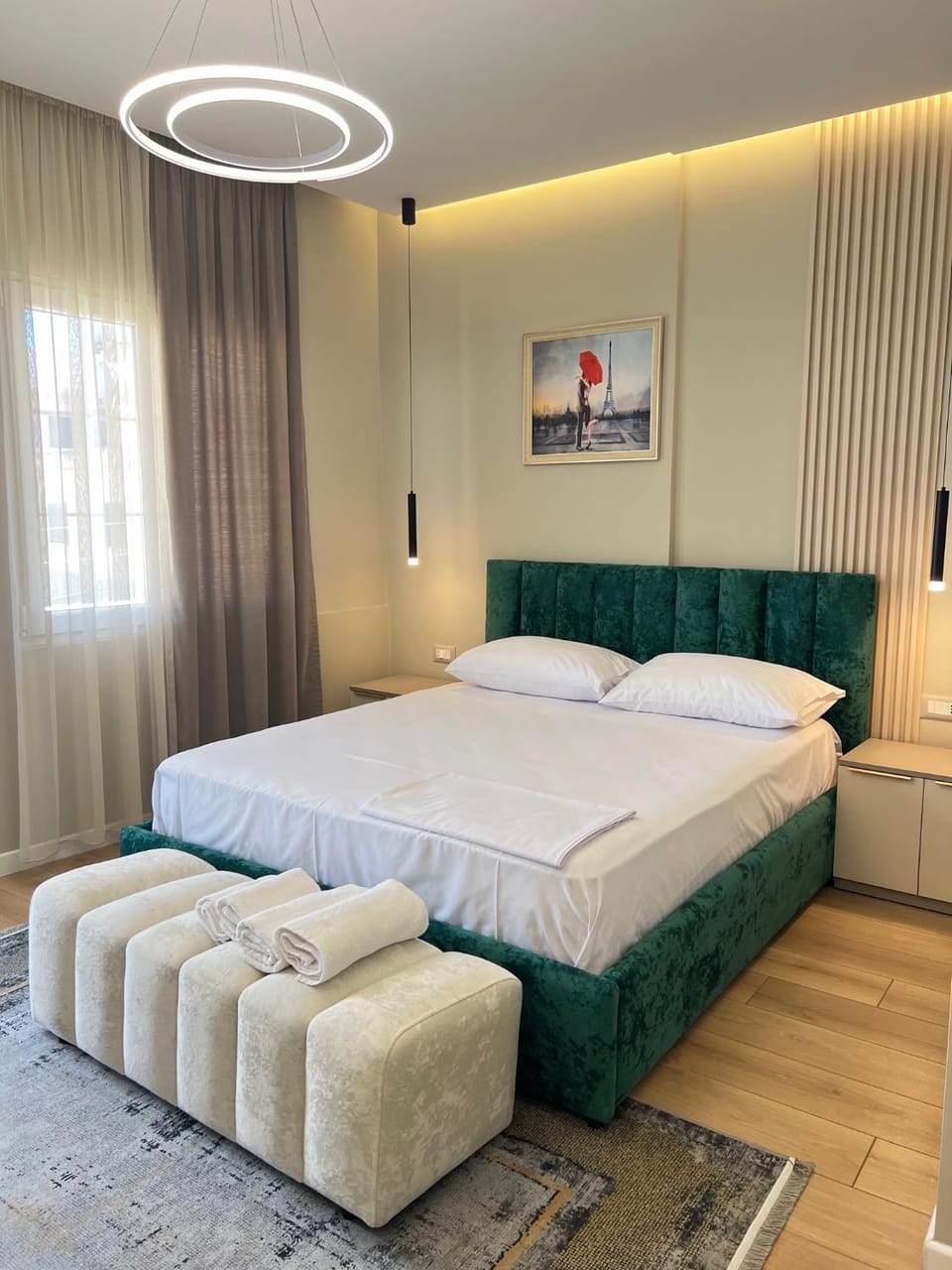 Bed, Photo of the whole room, Seating area, Bedroom
