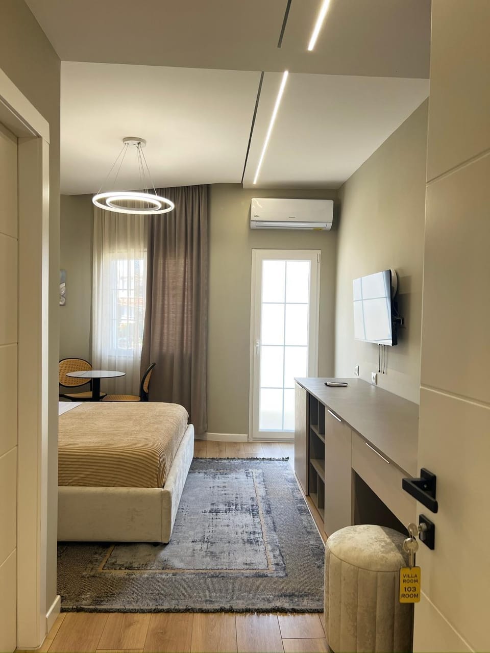 Bed, TV and multimedia, Photo of the whole room, Bedroom, air conditioner