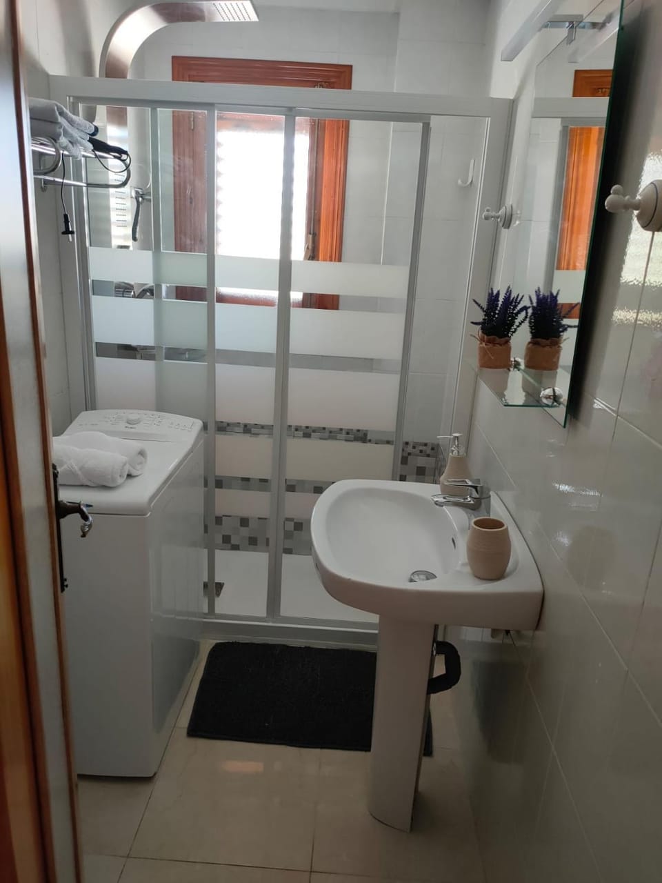 Shower, Toilet