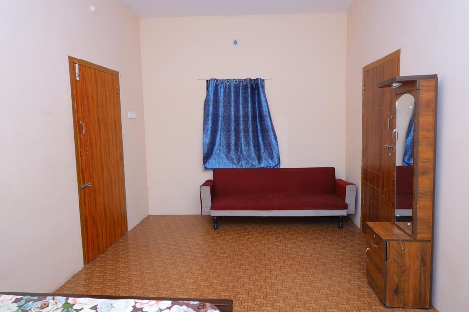Living room, Photo of the whole room, Seating area