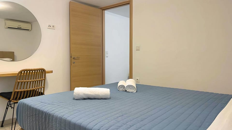 Bed, Bedroom, air conditioner