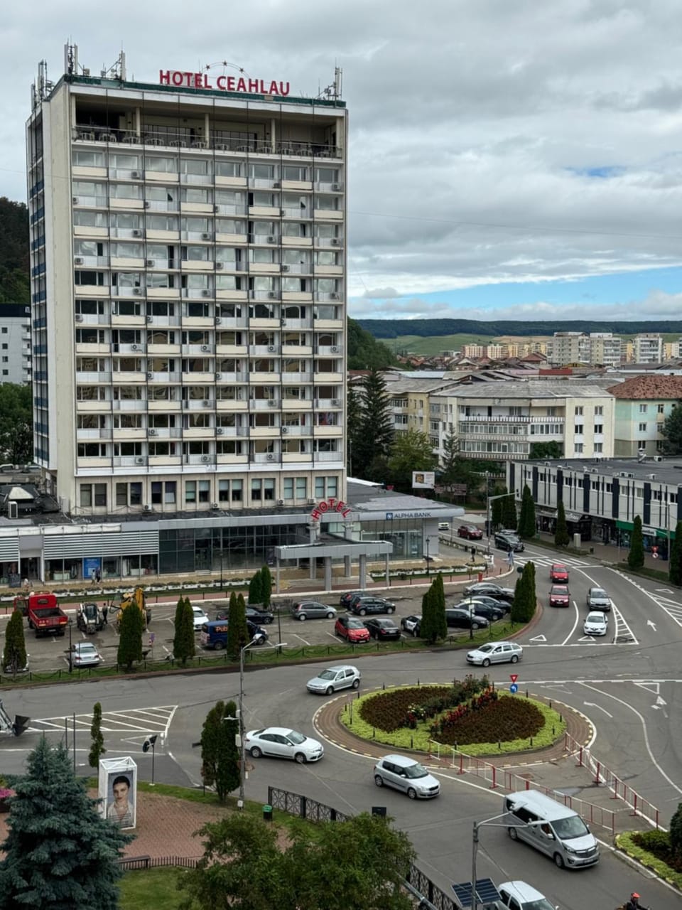 Property building, Day, City view, Location, Parking