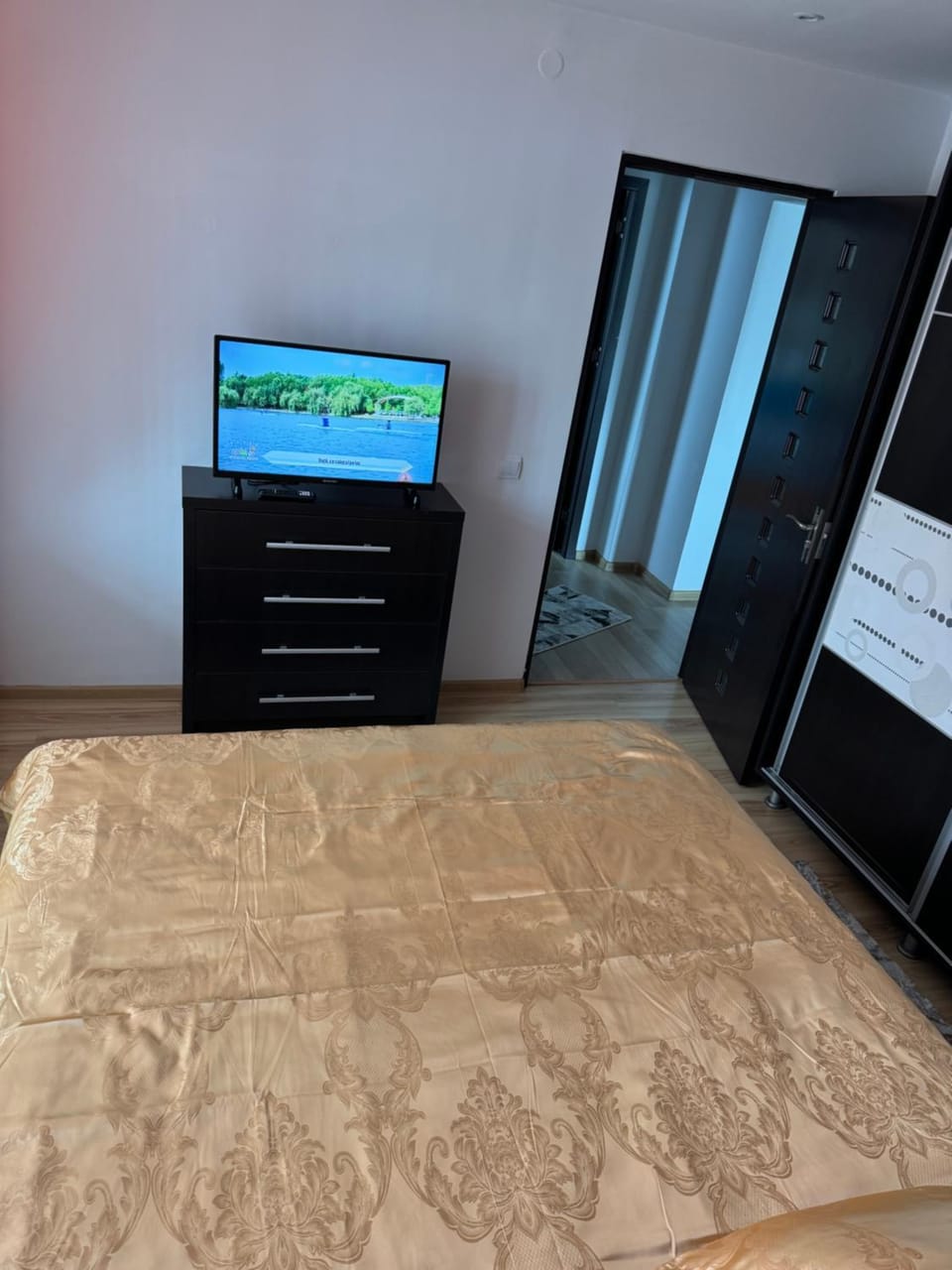 Communal lounge/ TV room, Bed, TV and multimedia, Photo of the whole room, Bedroom