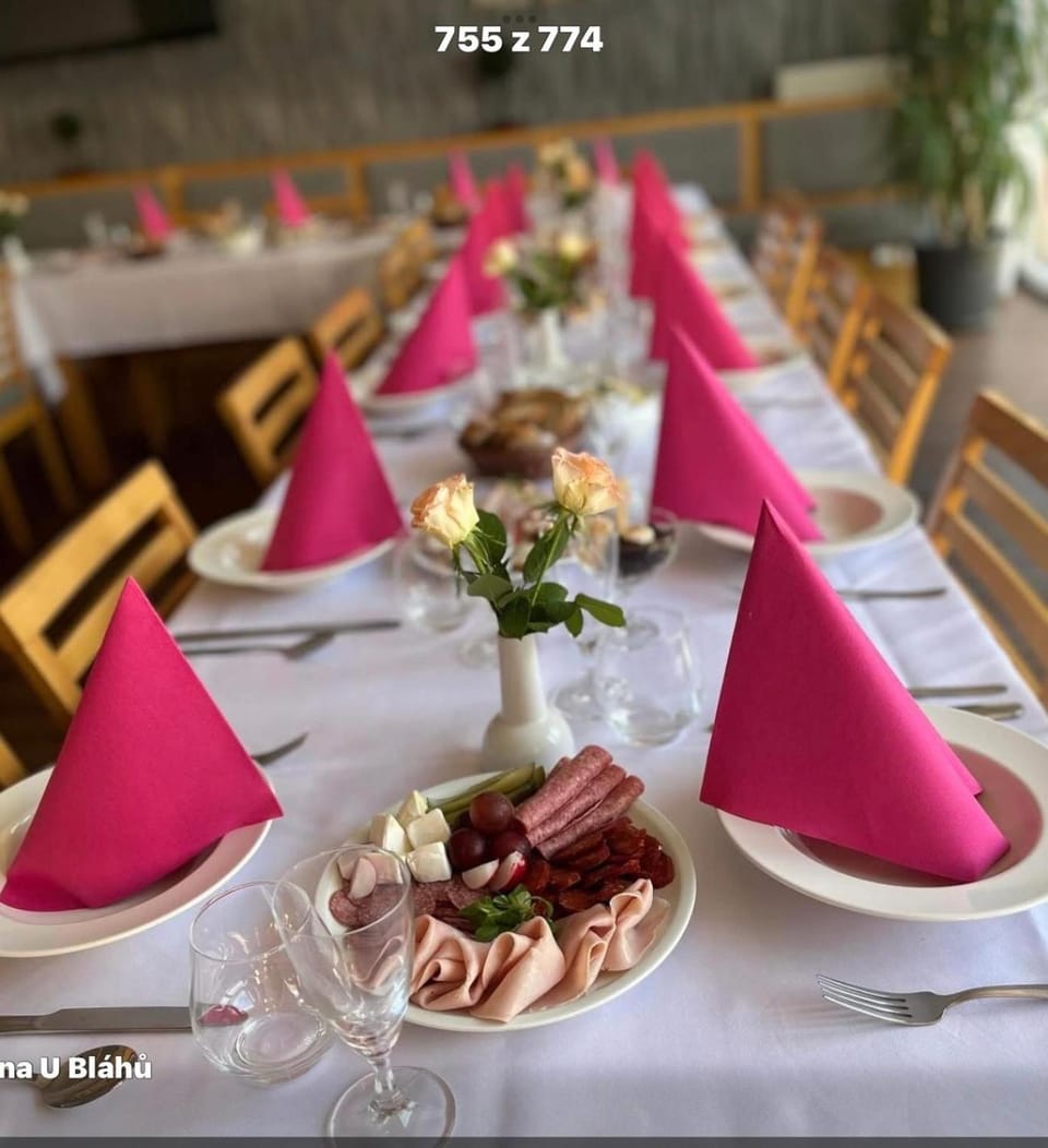 Restaurant/places to eat, Food and drinks, wedding