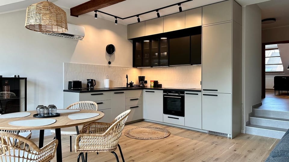 Coffee/tea facilities, Kitchen or kitchenette, Dining area, dishwasher, oven, stove, toaster