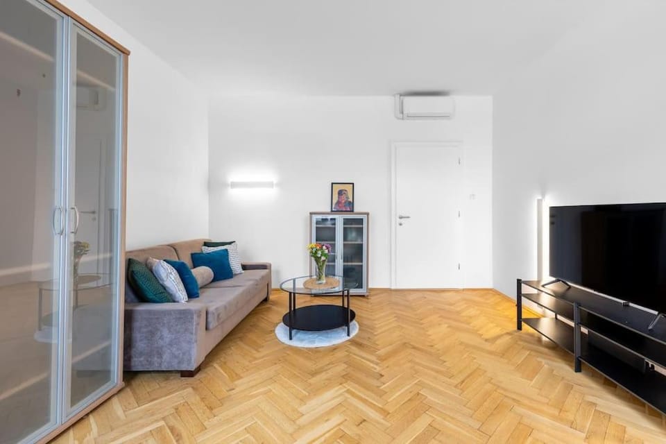 Urban Oasis Apartment Near Park and city center Apartment in Bratislava