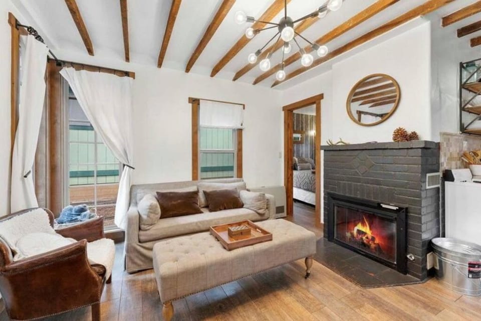 Twin Pines Hideaway BBQ, Fire-pit, Location! Villa in Big Bear