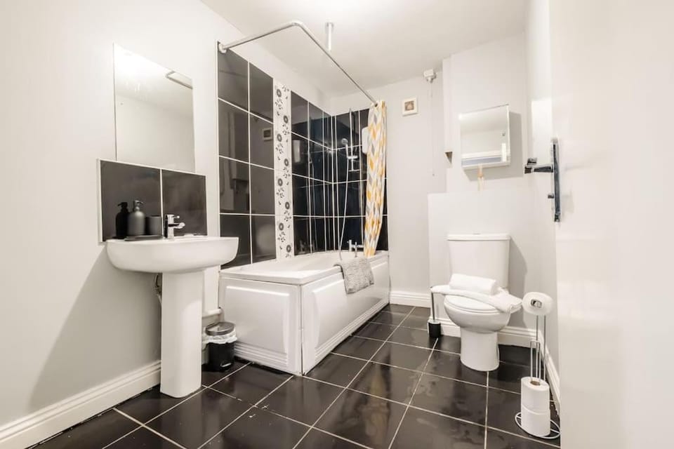 Deluxe Loft Near Tynemouth Apartment in North Shields