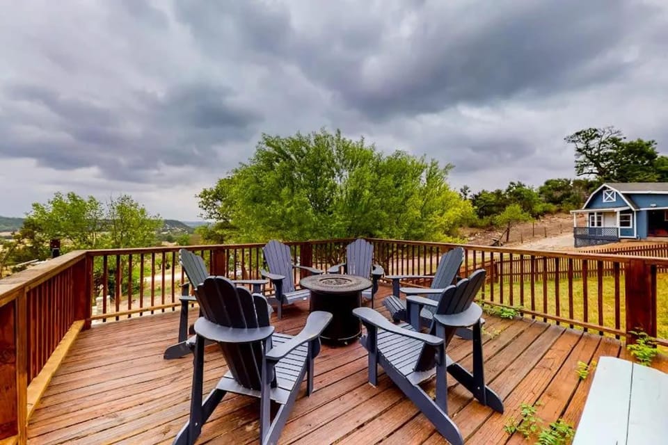 Large patio and hot tub near wine country House in Rio Grande