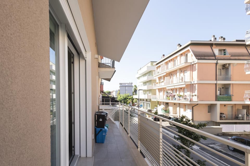 Day, View (from property/room), Balcony/Terrace, City view
