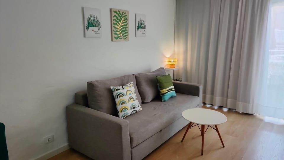 Bed, Living room